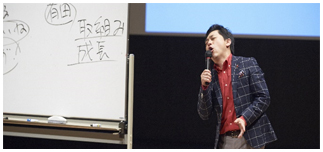 講演「心をつかむ!誰からも好かれる話し方」風景
